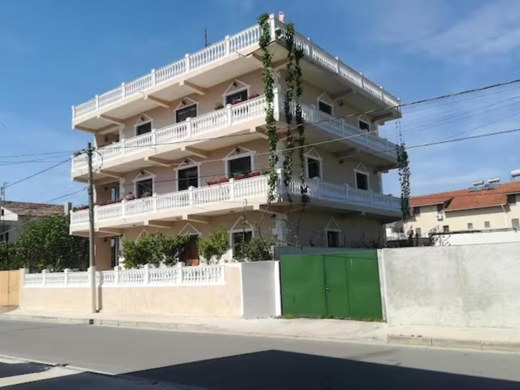 Vila Lika Durrës Exteriör bild